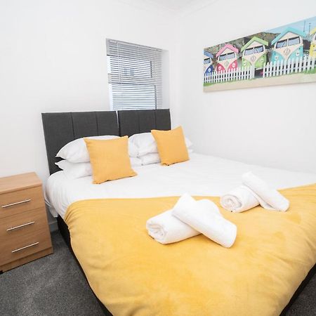 Business Friendly 3Br Home - King Size Beds & Centrally Located สวอนซี ภายนอก รูปภาพ