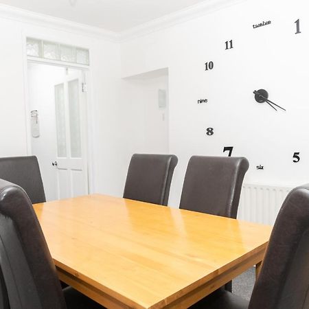 Business Friendly 3Br Home - King Size Beds & Centrally Located สวอนซี ภายนอก รูปภาพ