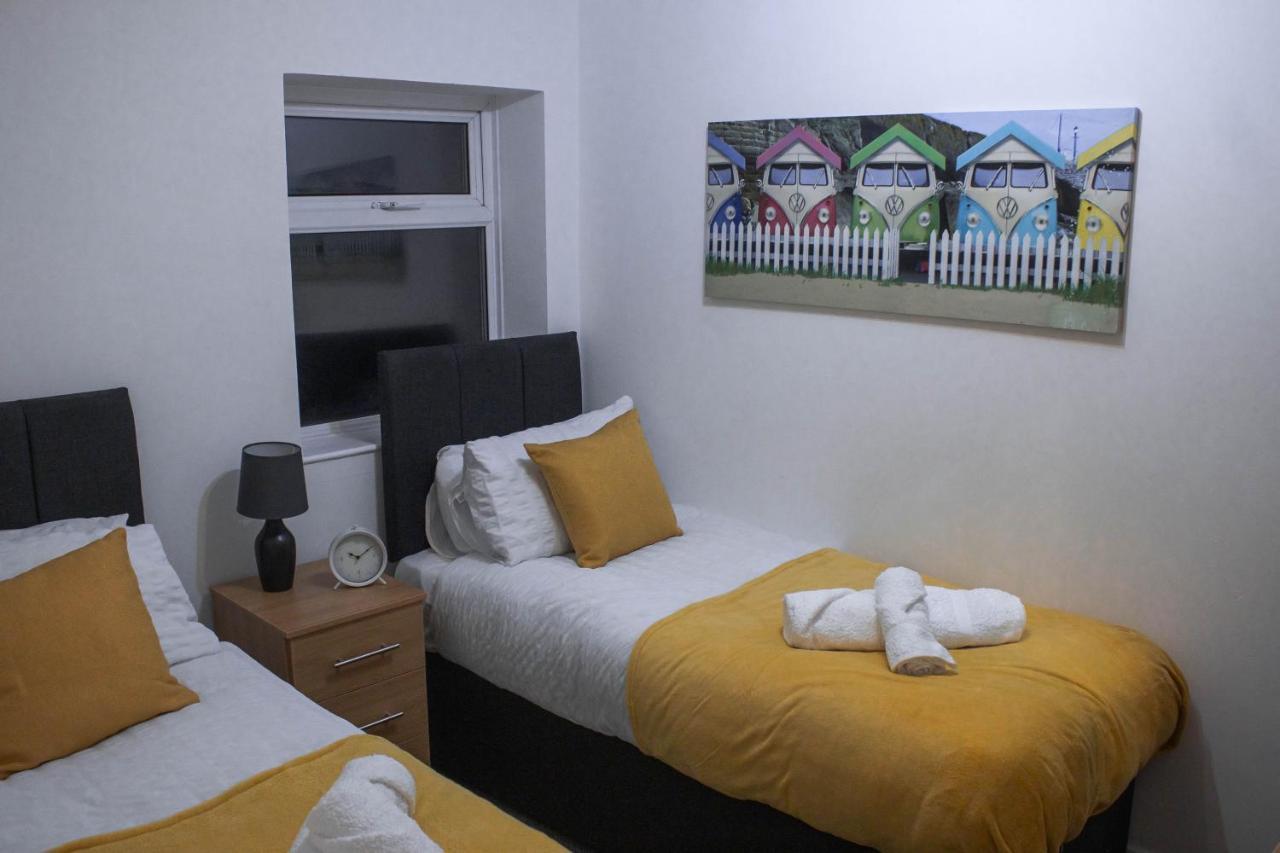 Business Friendly 3Br Home - King Size Beds & Centrally Located สวอนซี ภายนอก รูปภาพ