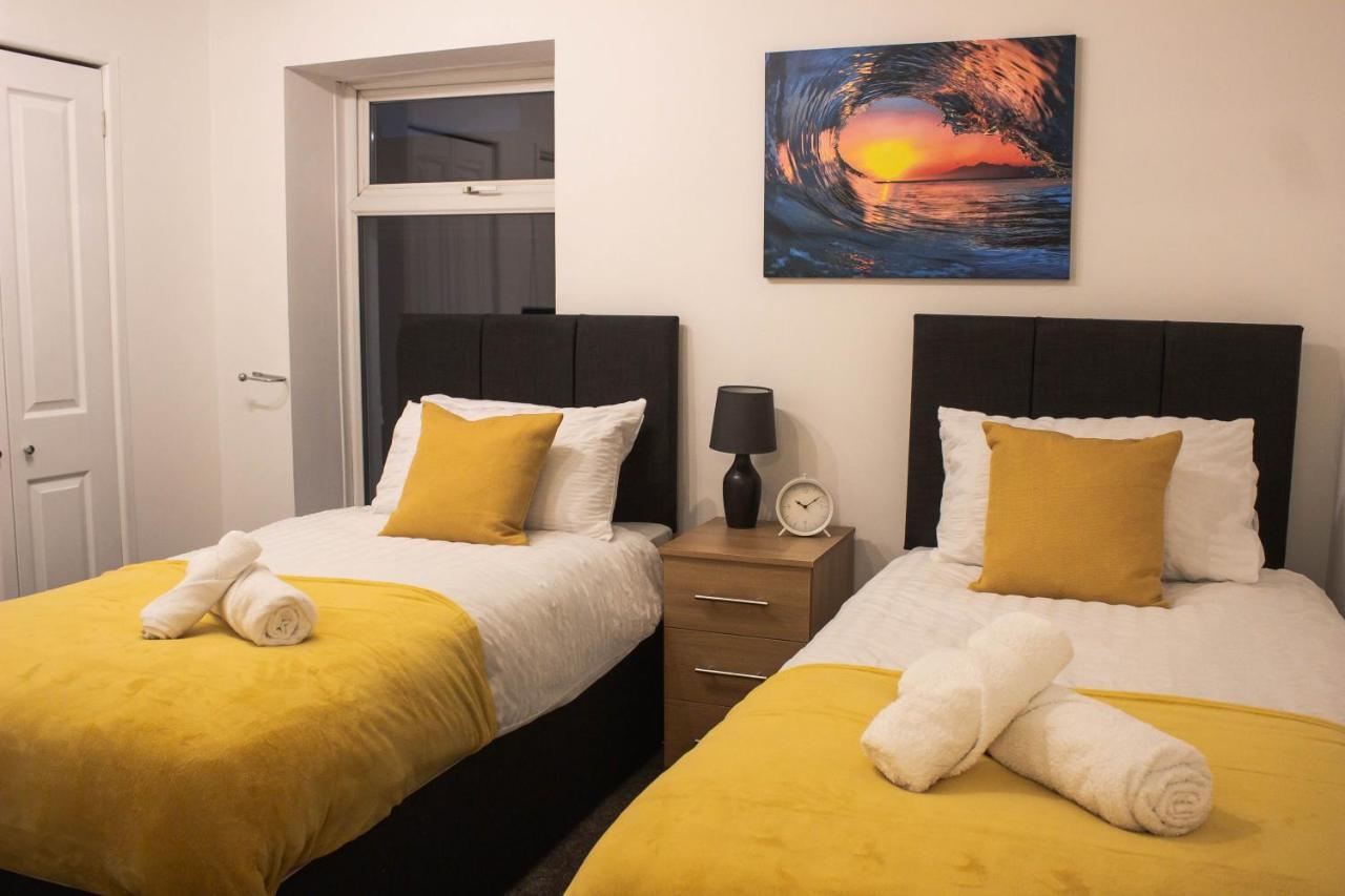 Business Friendly 3Br Home - King Size Beds & Centrally Located สวอนซี ภายนอก รูปภาพ
