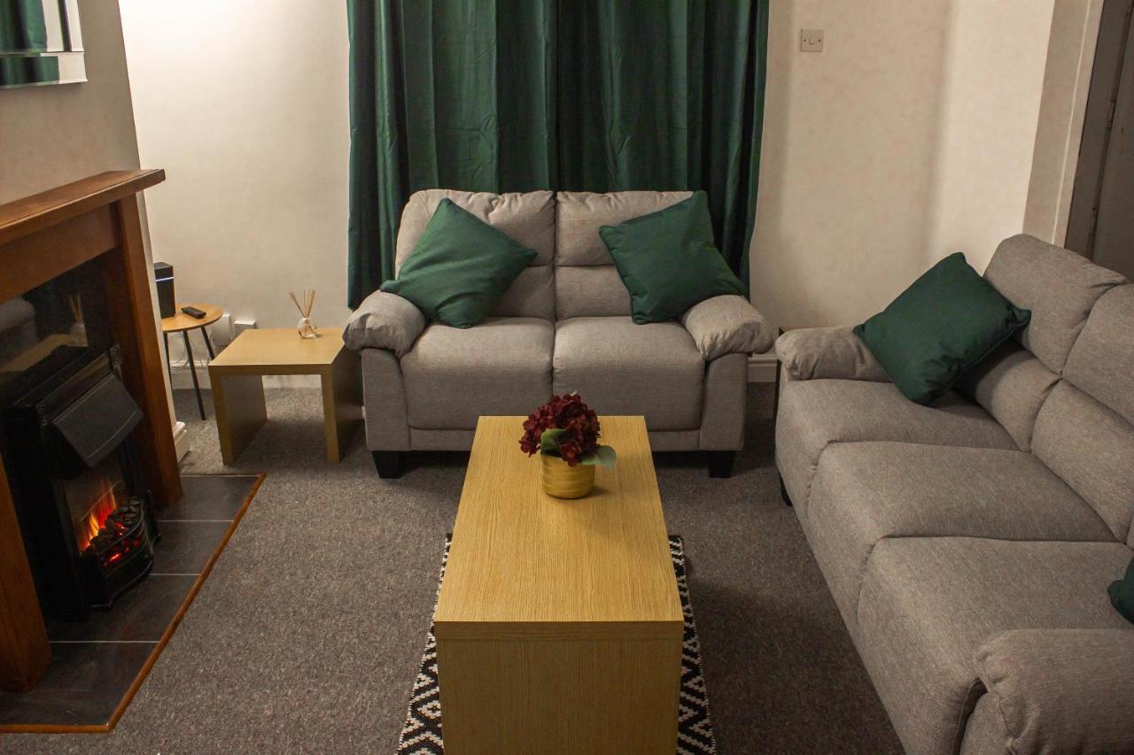 Business Friendly 3Br Home - King Size Beds & Centrally Located สวอนซี ภายนอก รูปภาพ