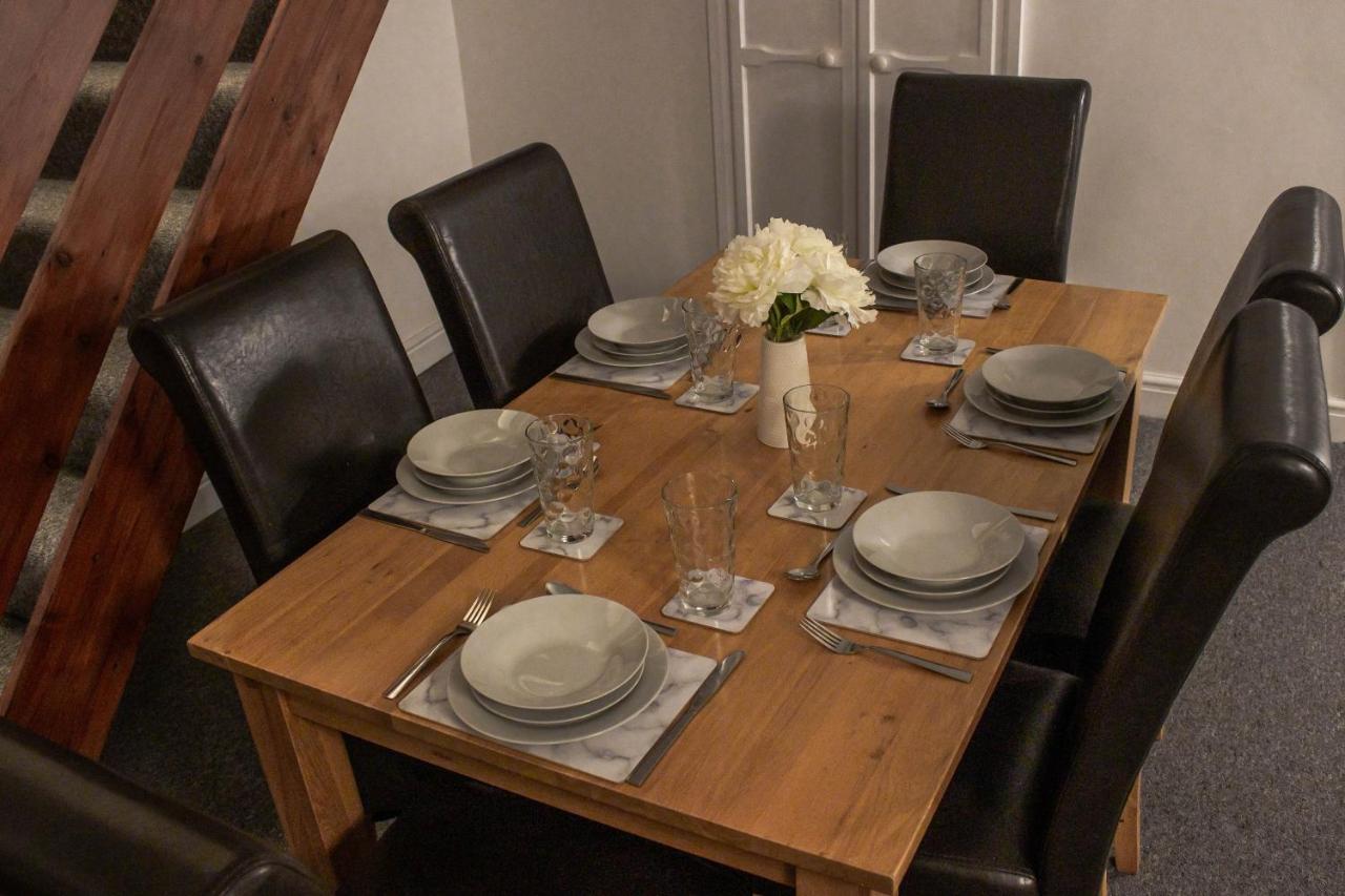 Business Friendly 3Br Home - King Size Beds & Centrally Located สวอนซี ภายนอก รูปภาพ