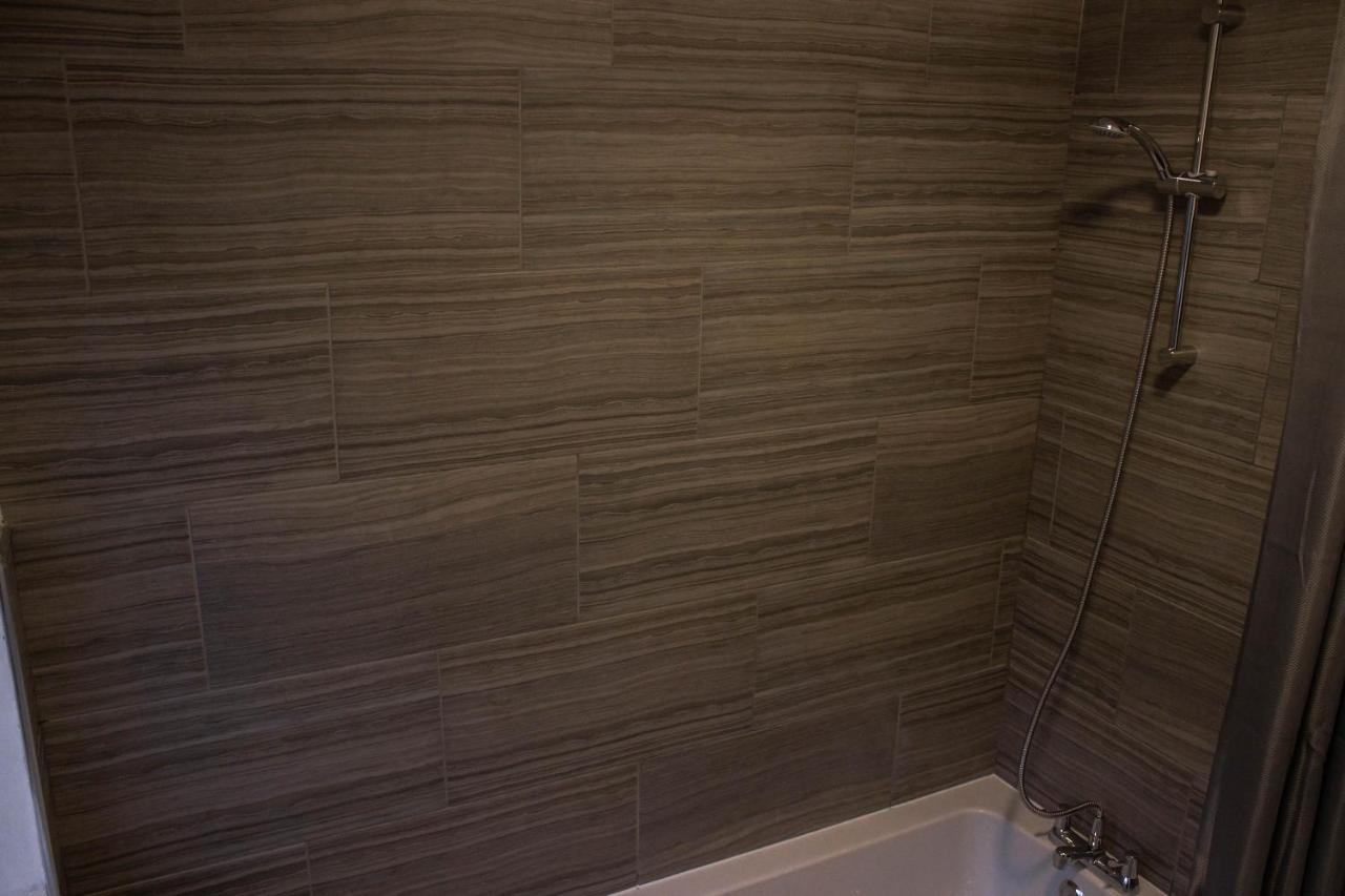 Business Friendly 3Br Home - King Size Beds & Centrally Located สวอนซี ภายนอก รูปภาพ