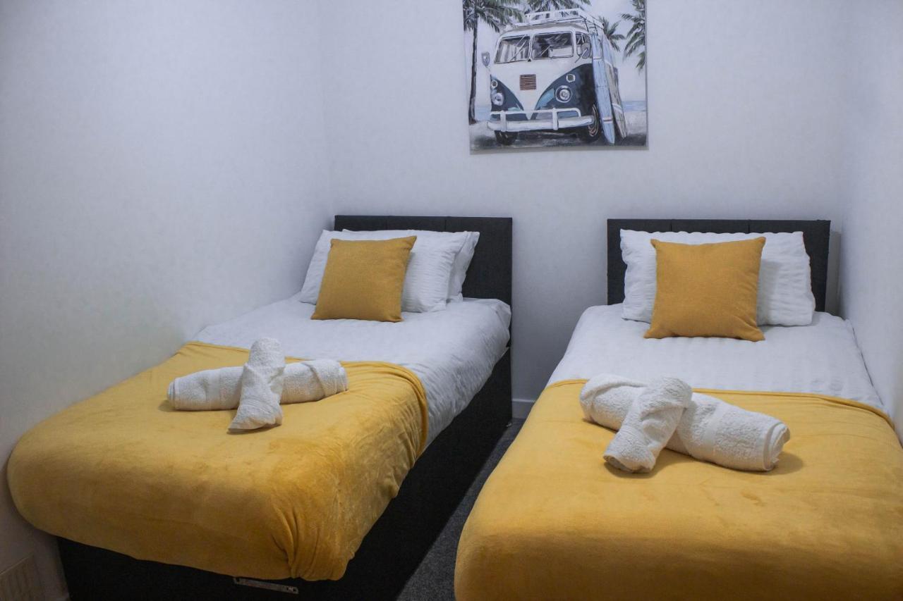 Business Friendly 3Br Home - King Size Beds & Centrally Located สวอนซี ภายนอก รูปภาพ