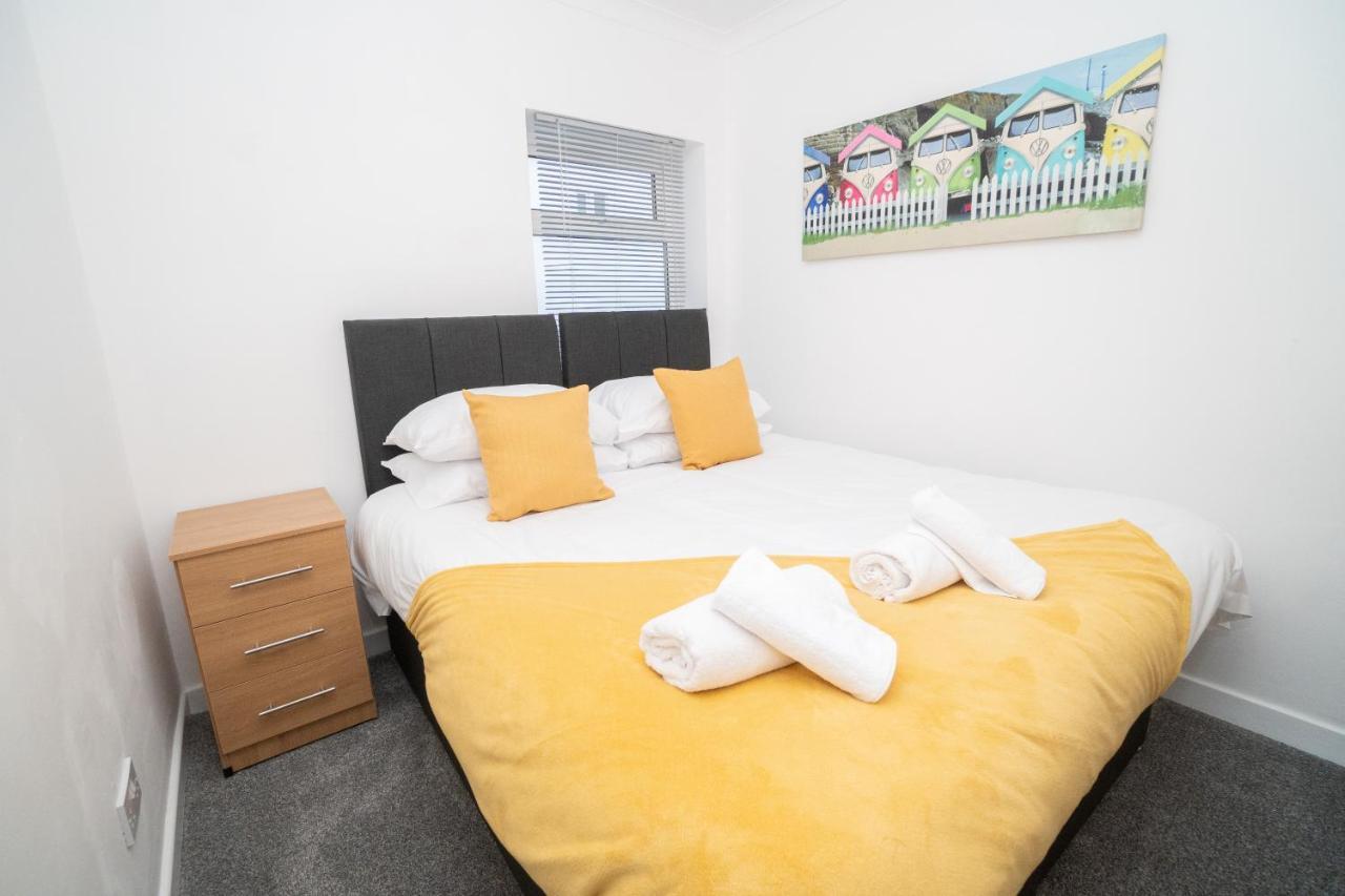 Business Friendly 3Br Home - King Size Beds & Centrally Located สวอนซี ภายนอก รูปภาพ