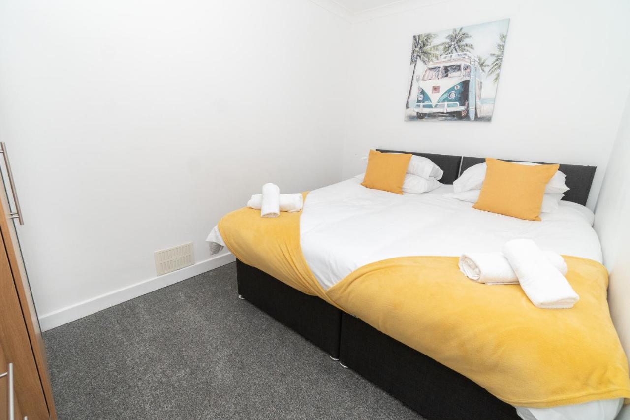 Business Friendly 3Br Home - King Size Beds & Centrally Located สวอนซี ภายนอก รูปภาพ