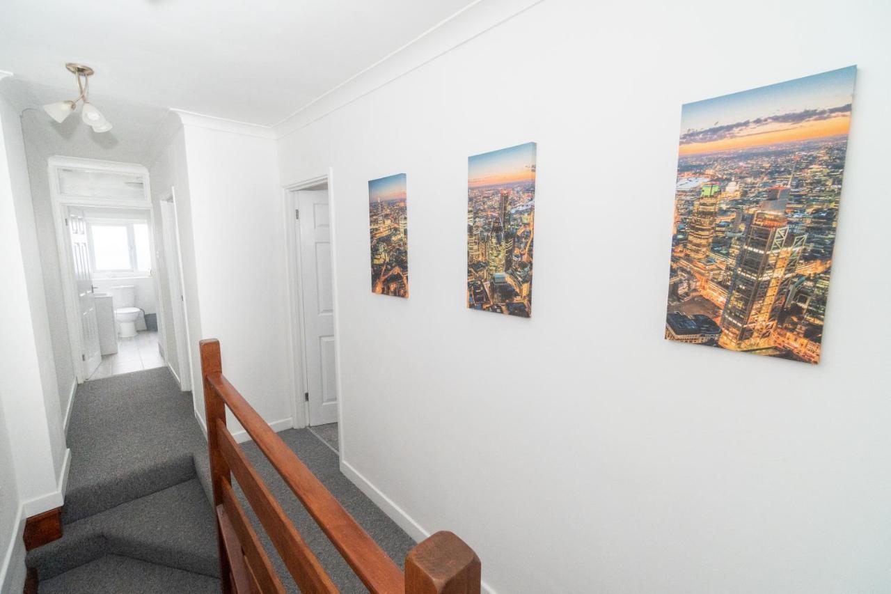 Business Friendly 3Br Home - King Size Beds & Centrally Located สวอนซี ภายนอก รูปภาพ